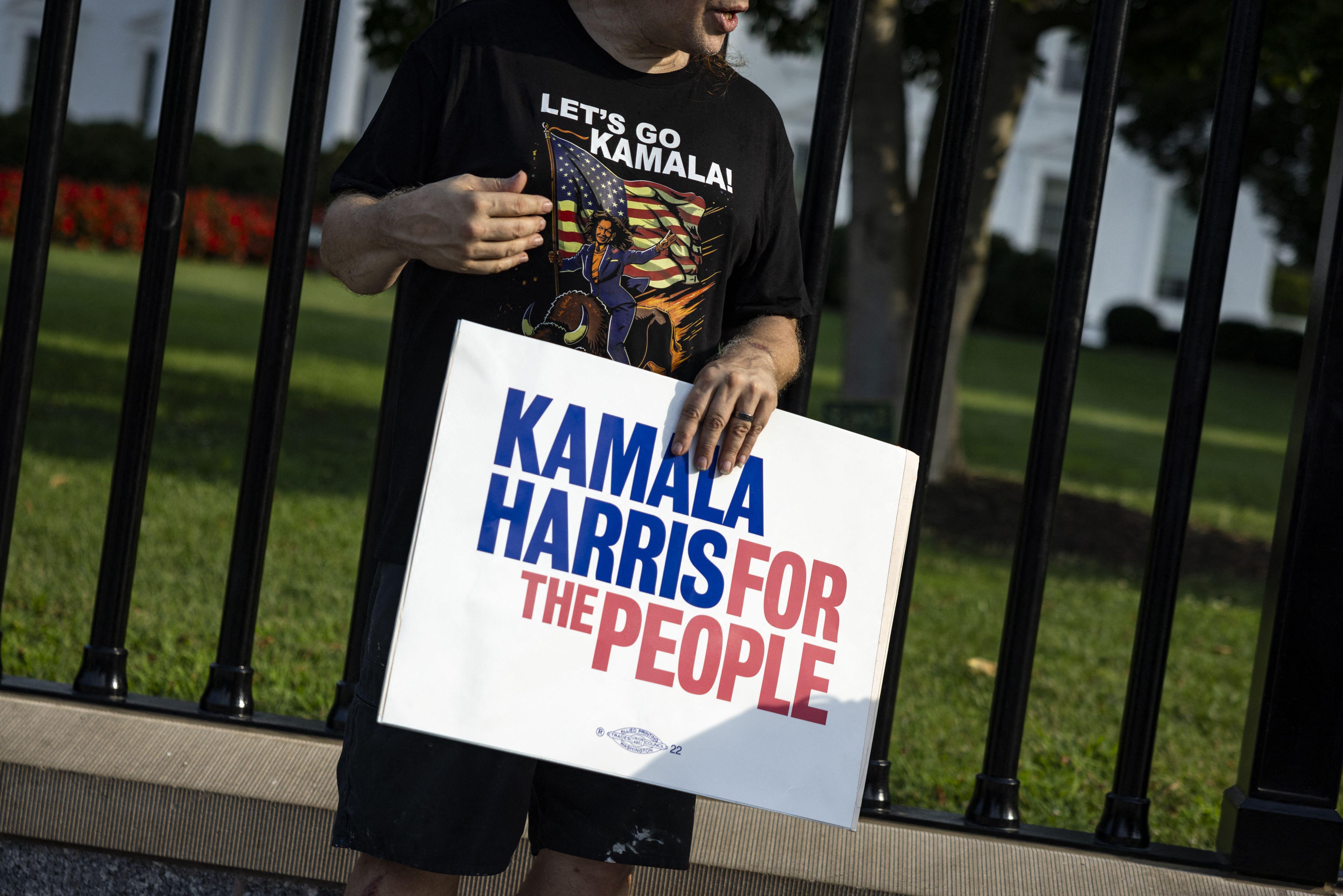 Ritiro Biden - la sfida di Kamala Harris: oltre 500 delegati Dem già pronti a sostenerla
