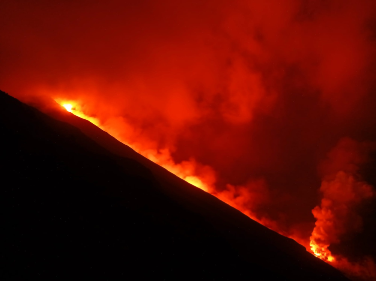 L'incendio che scoppiò a Stromboli nel 2022