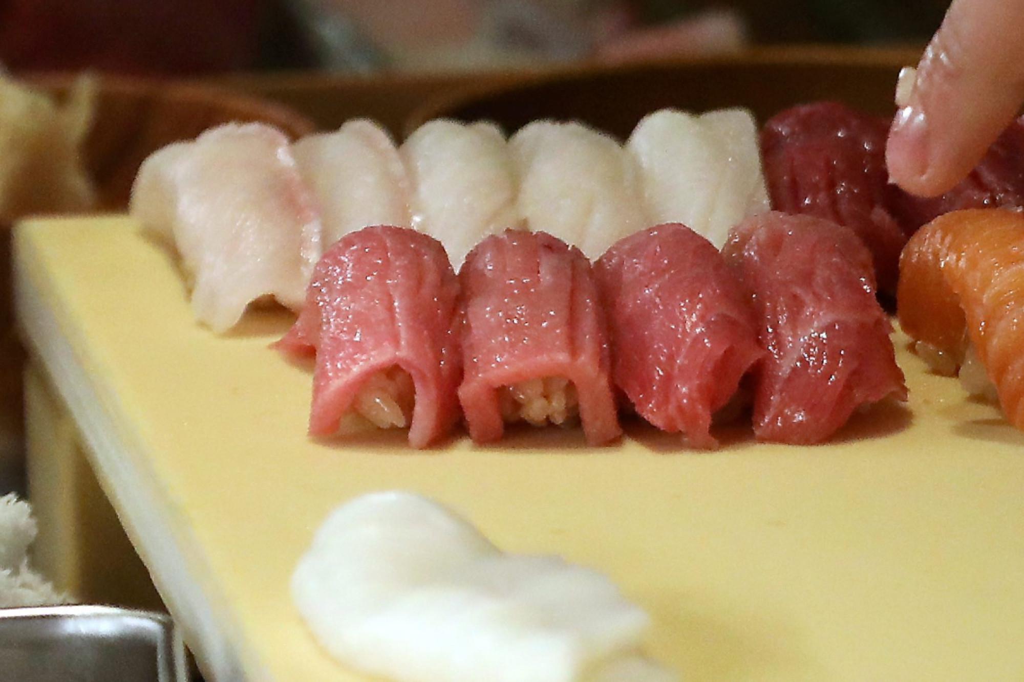 Mangia sushi - sta male e muore: mistero su morte 40enne nel messinese