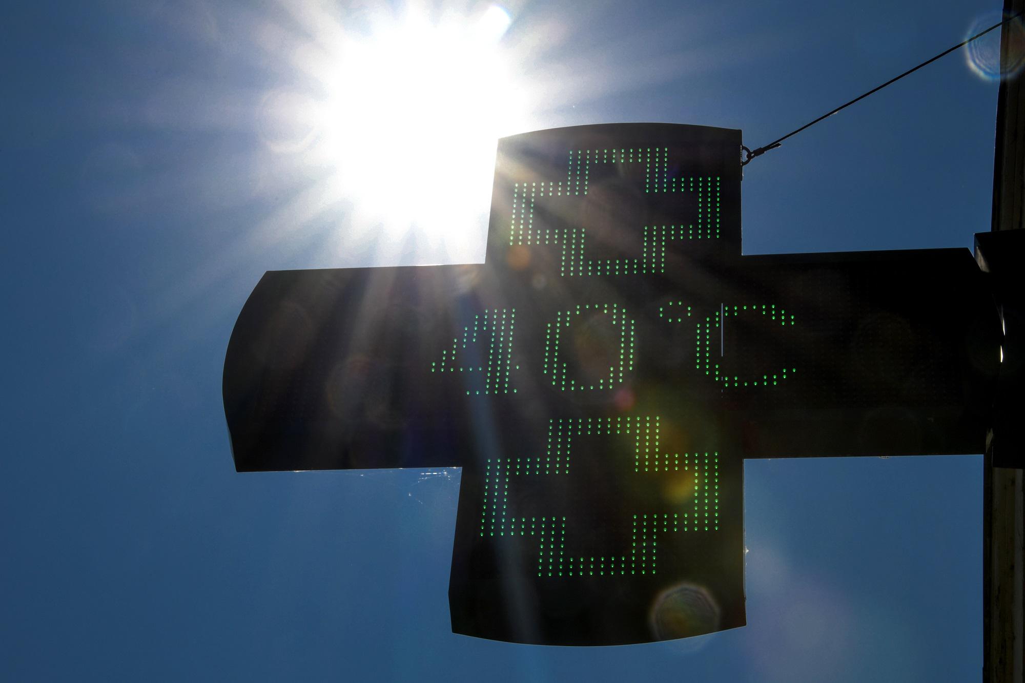 Caldo afoso - oggi domenica 28 luglio di fuoco: bollino rosso in 6 città