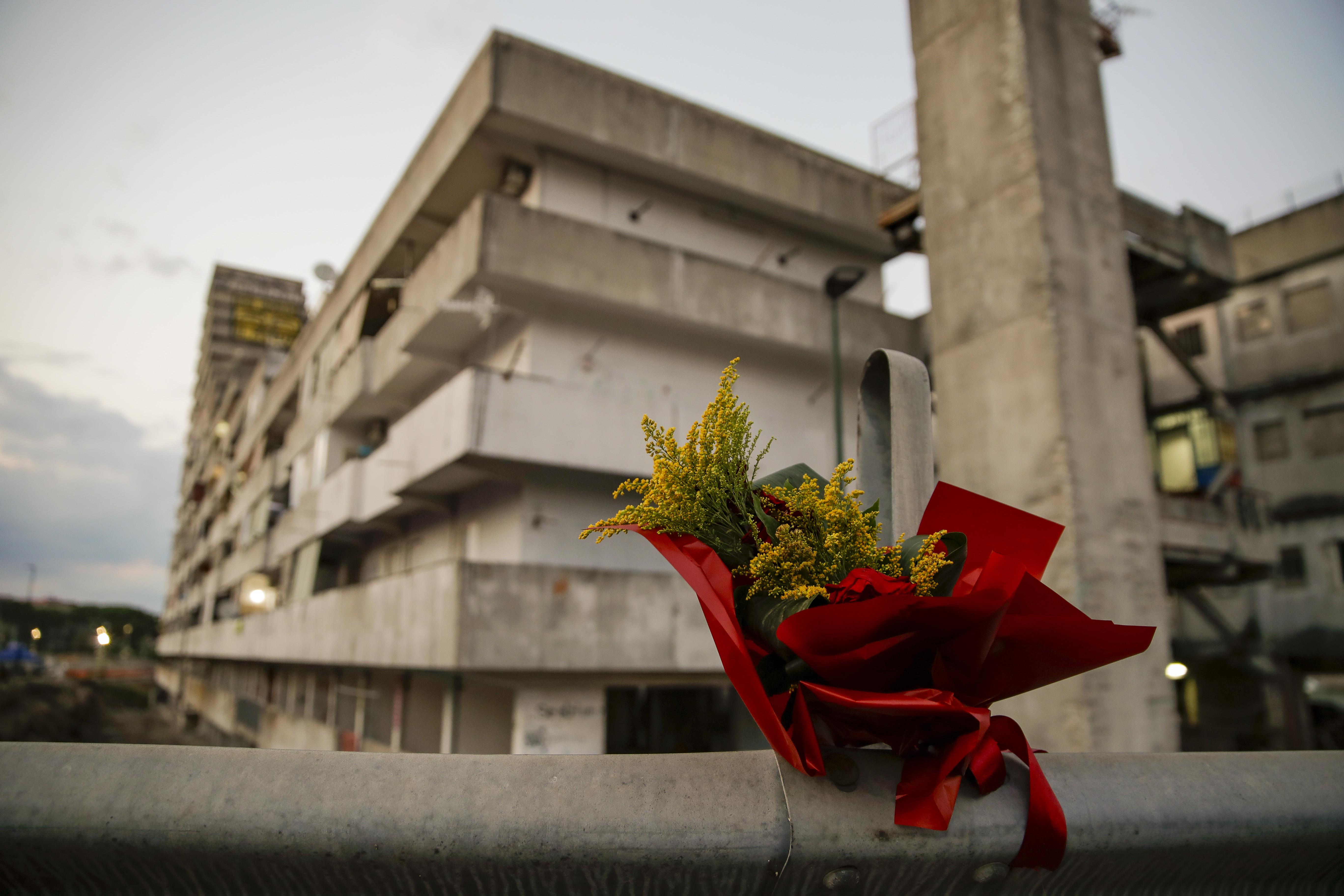 Crollo di Scampia - oggi i funerali delle vittime - Arcivescovo Napoli: Tragedia che va oltre le macerie