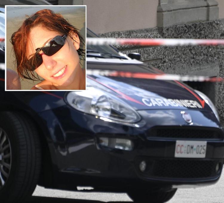 Carabinieri e la vittima Sharon Verzeni (Fotogramma e foto da Fb)