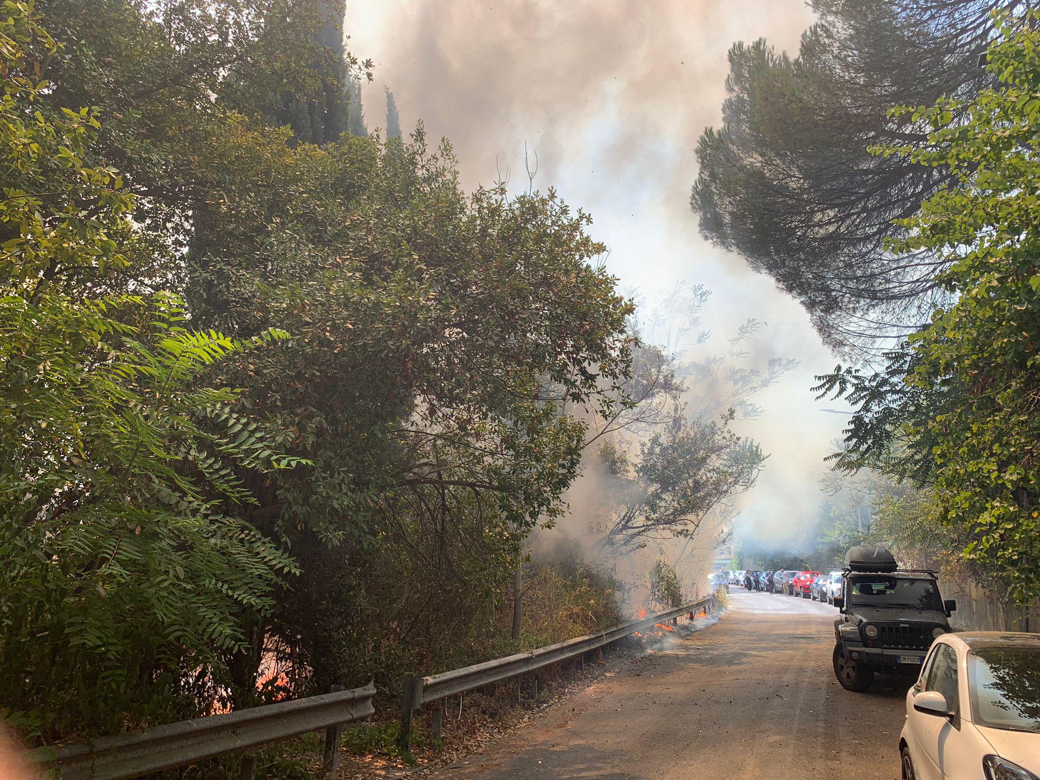 Roma brucia - maxi incendi a Monte Mario e Ponte di Nona