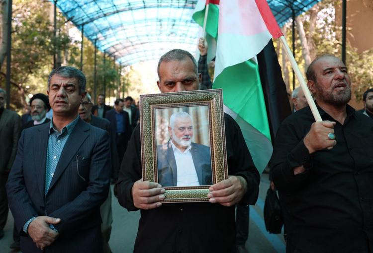 Mourners in Iran carry a  picture of late Hamas political leader Ismail HaniyehPhoto: AFP