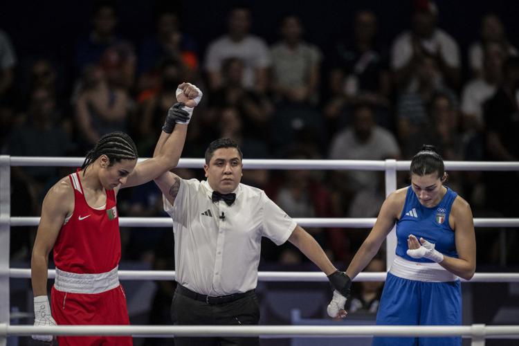 La fine dell'incontro di boxe (Fotogramma/Ipa)