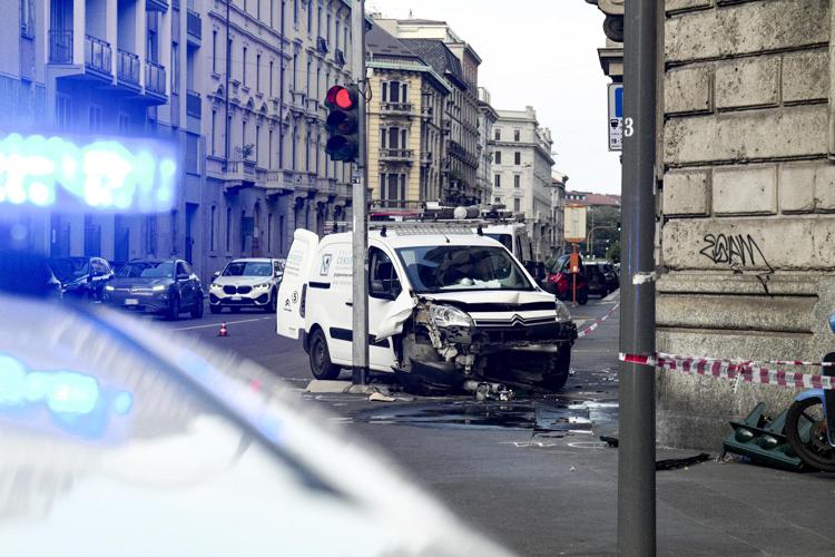 L'incidente di oggi a Milano (Fotogramma)