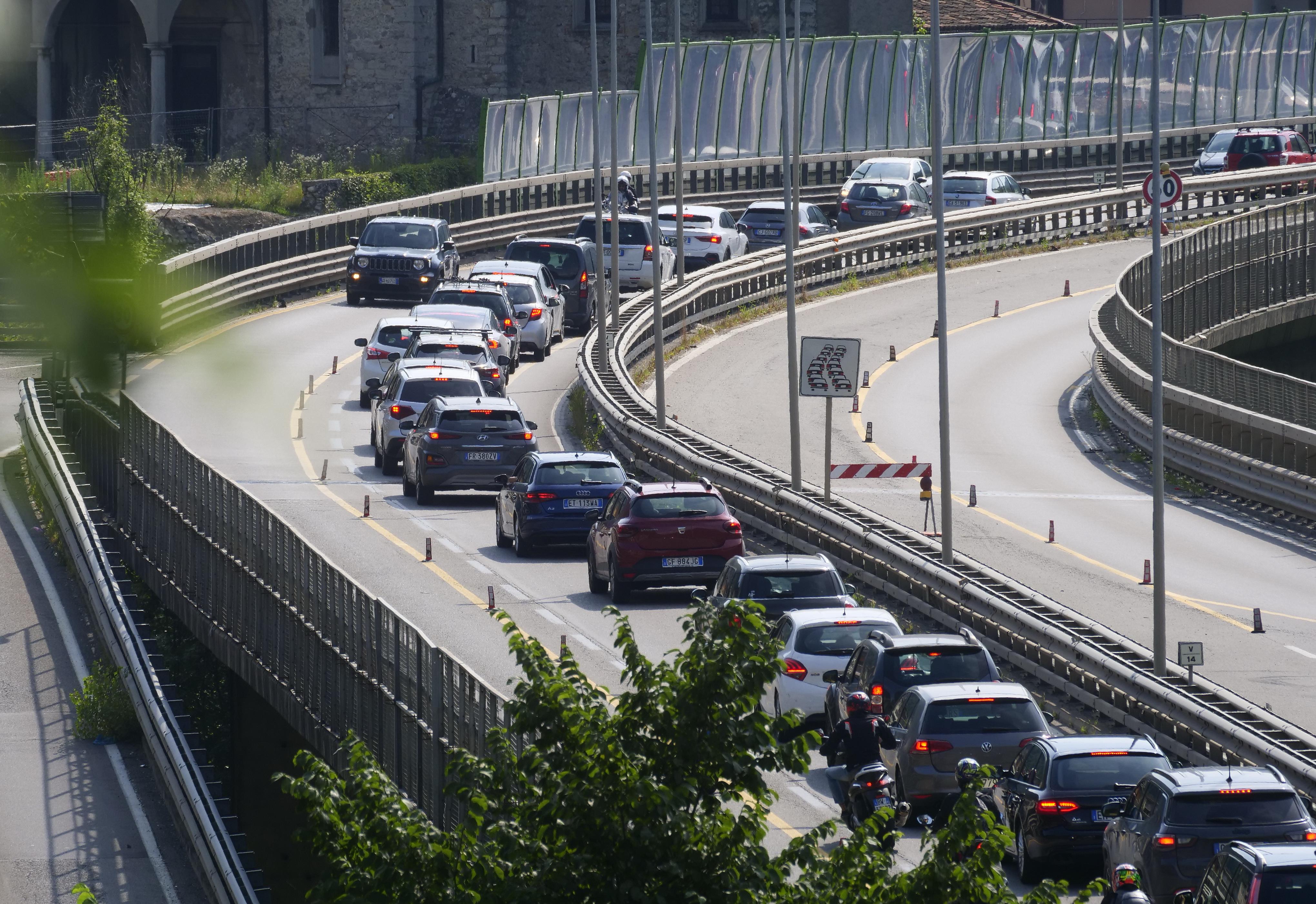 Traffico intenso per esodo estivo - domani partenze da bollino nero