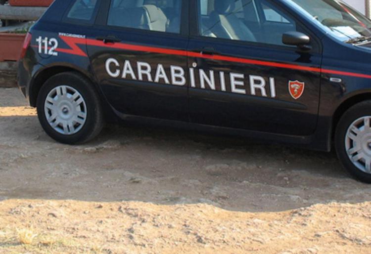 Carabinieri in spiaggia (Fotogramma)