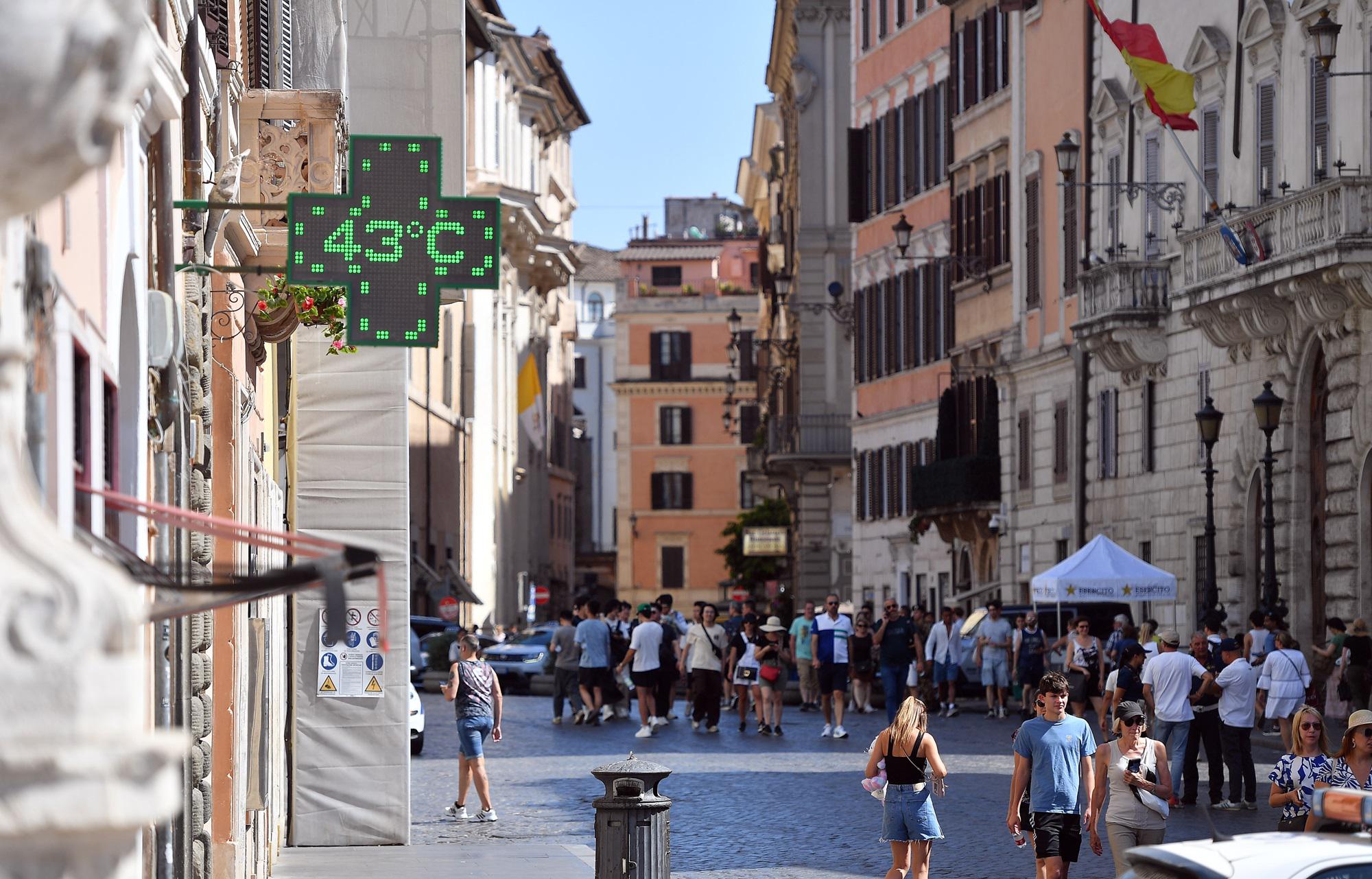 Centro Italia nel mirino del caldo afoso - oggi 8 città da bollino rosso