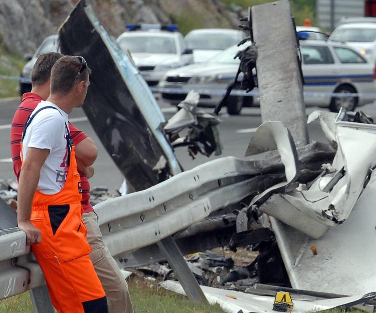 Incidente su A1, pullman contro guard-rail: un morto e 15 feriti