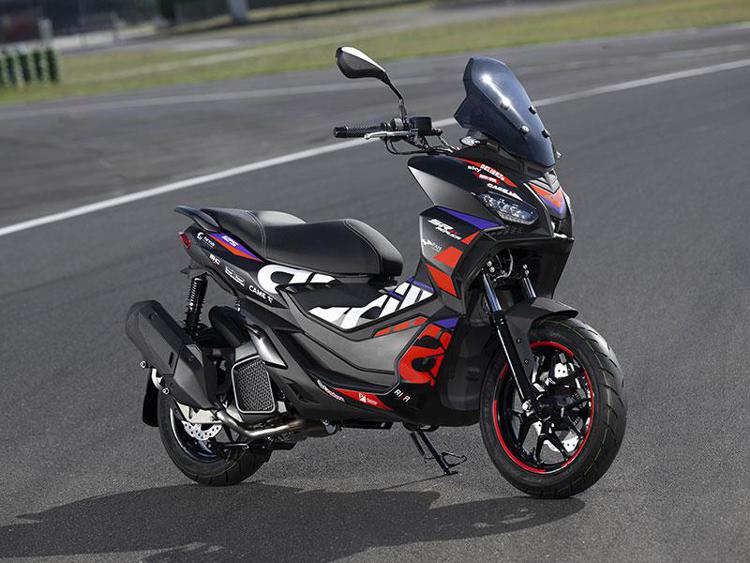 Aprilia SR GT Replica 2024: urban scooter