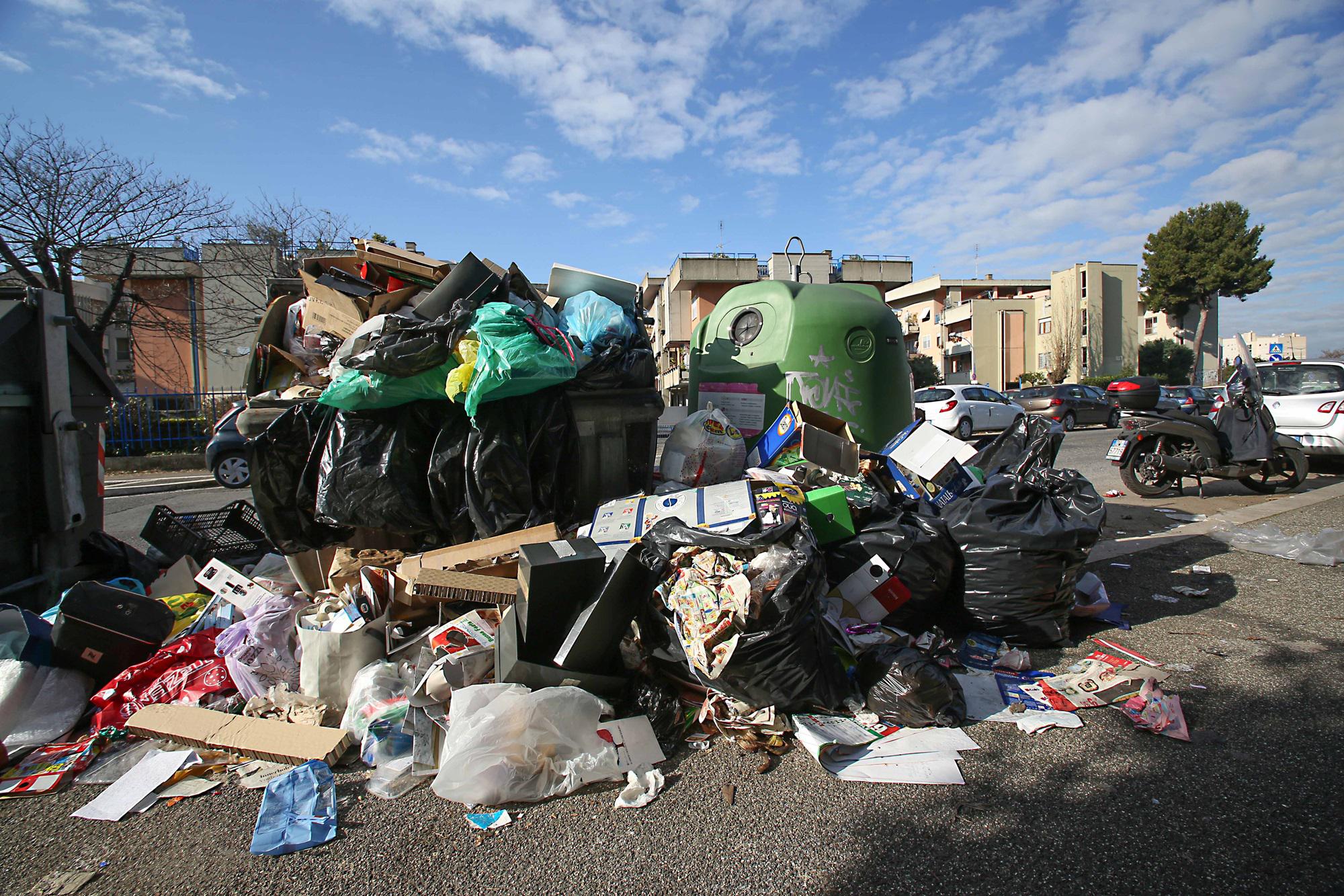 Caldo e rifiuti a Roma - Ordine Medici: E