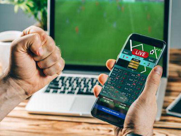 Scommesse: a luglio in crescita quelle online, in forte calo il gioco in agenzia