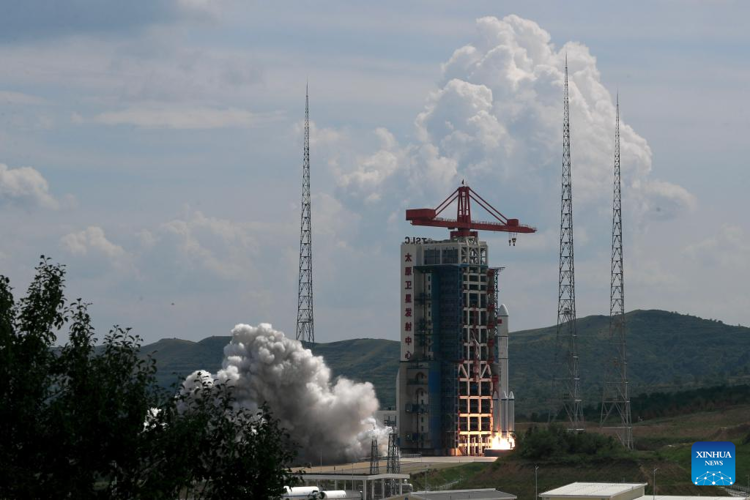 La Cina lancia un gruppo di satelliti: inizia l'era della Costellazione Spacesail