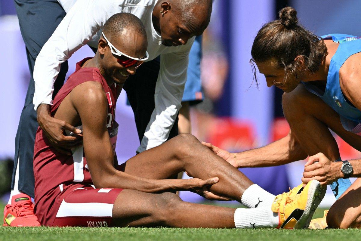 Parigi 2024 - Tamberi soccorre Barshim con problema al polpaccio: avevano condiviso l