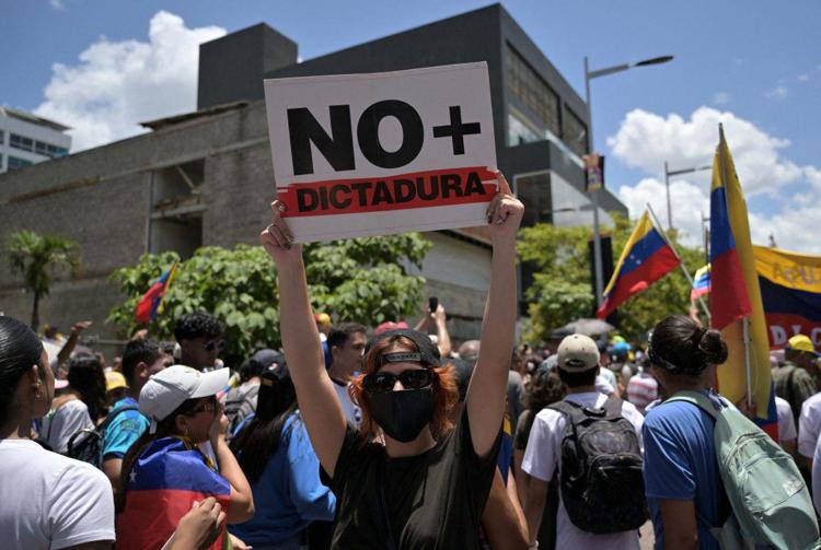 Proteste contro Maduro (Afp)