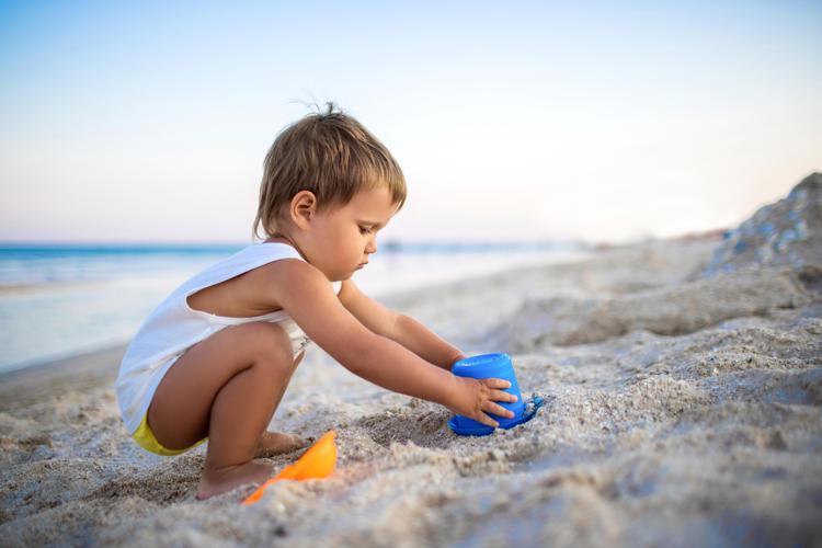 Fiaso, 'bimbi sono vulnerabili e vanno protetti, no spiaggia in ore centrali'