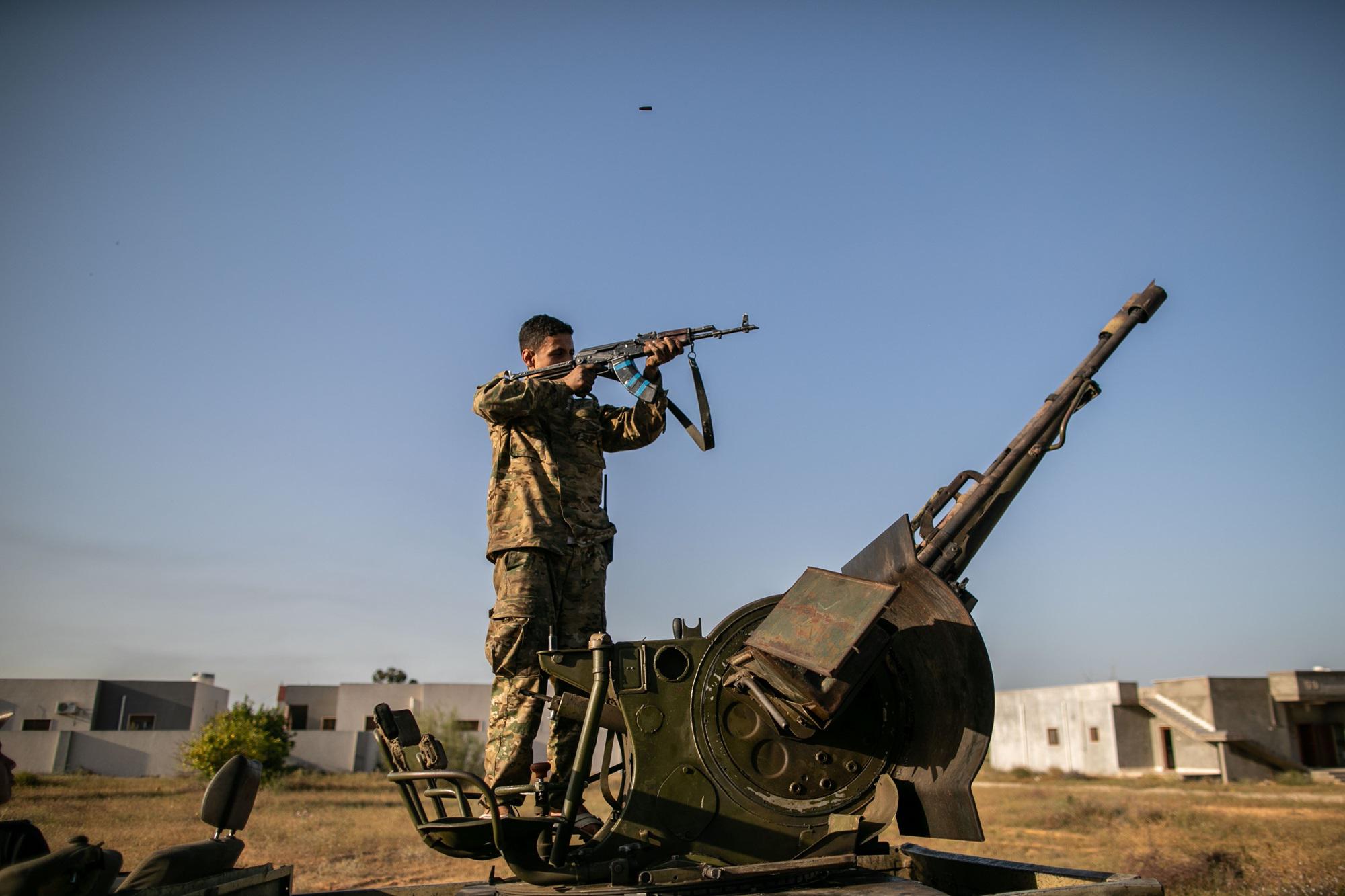 Libia - truppe di Haftar con mercenari russi: allarme a Tripoli