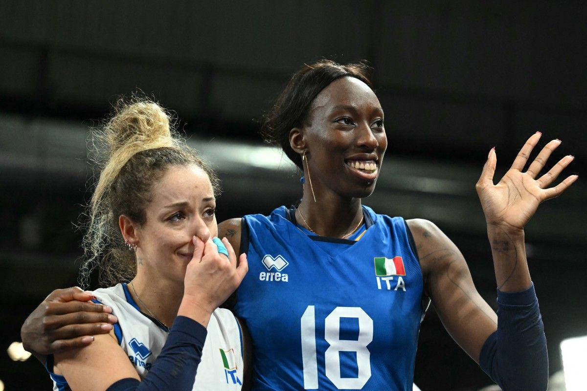 Parigi 2024 - standing ovation per le azzurre della pallavolo - Meloni: Straordinarie