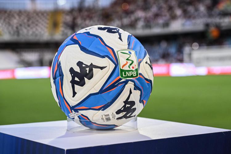 Pallone ufficiale 2024-2025 Serie B (Agenzia Fotogramma)