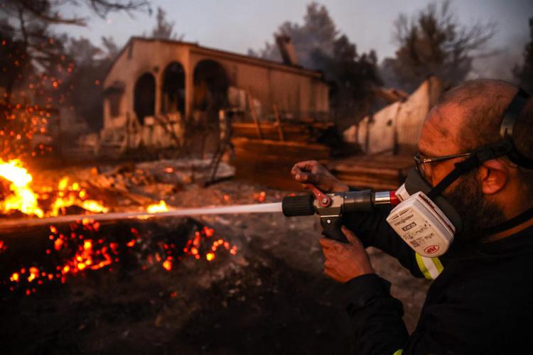 Il vasto incendio in Grecia - (Afp)