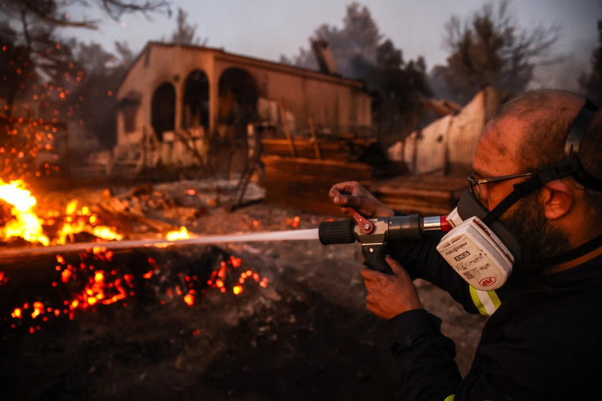 Incendi Atene - morta una donna: migliaia gli evacuati