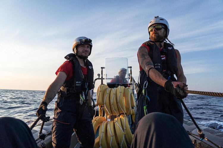 Il navigatore oceanico Beccaria imbarcato con Emergency, 'salvare chi affoga dovere del marinaio'