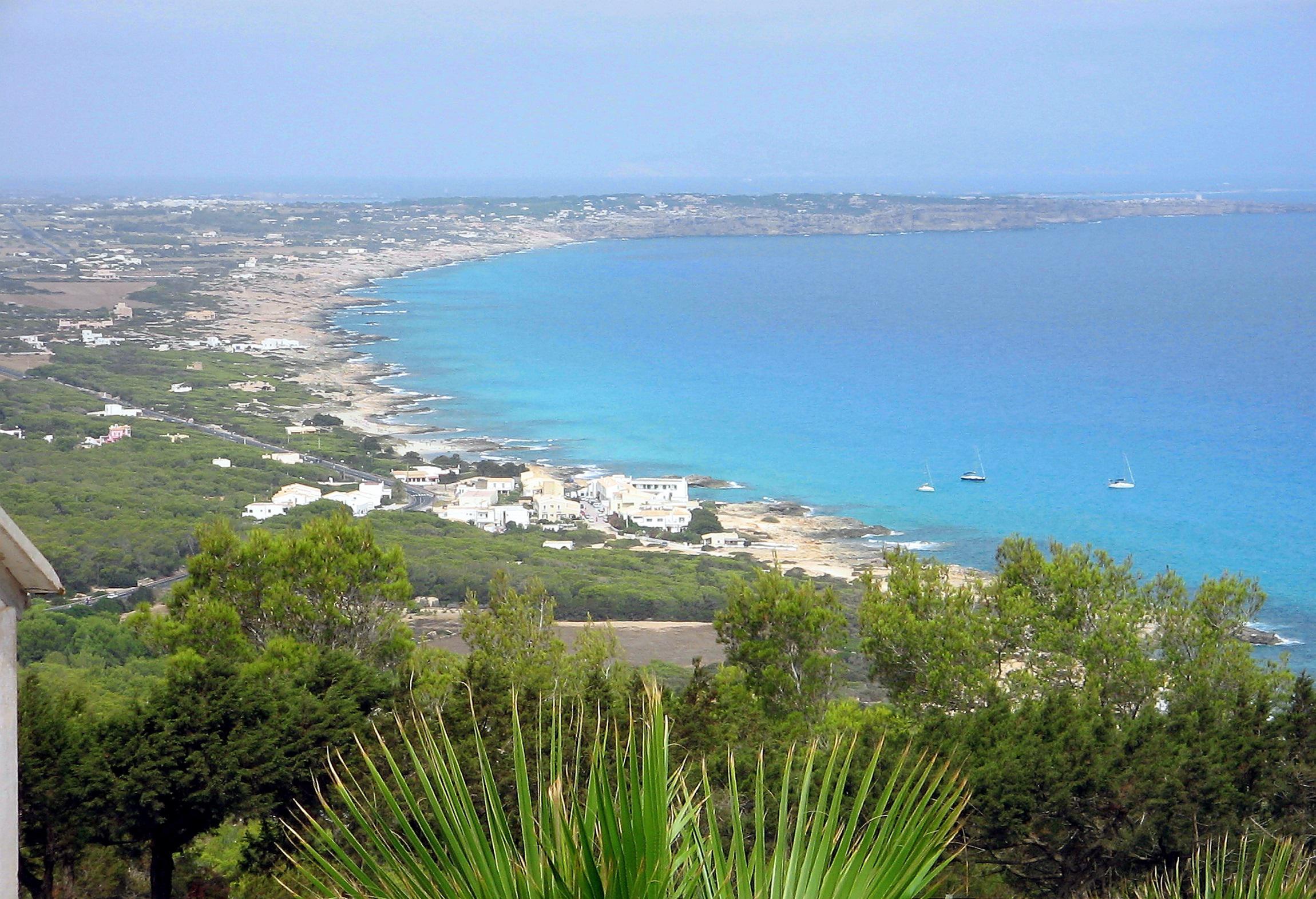 Spagna - barca a vela contro le rocce a Formentera: feriti 9 italiani