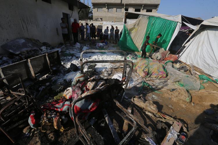 Deir el Balah dopo un bombardamento (Fotogramma/Ipa)