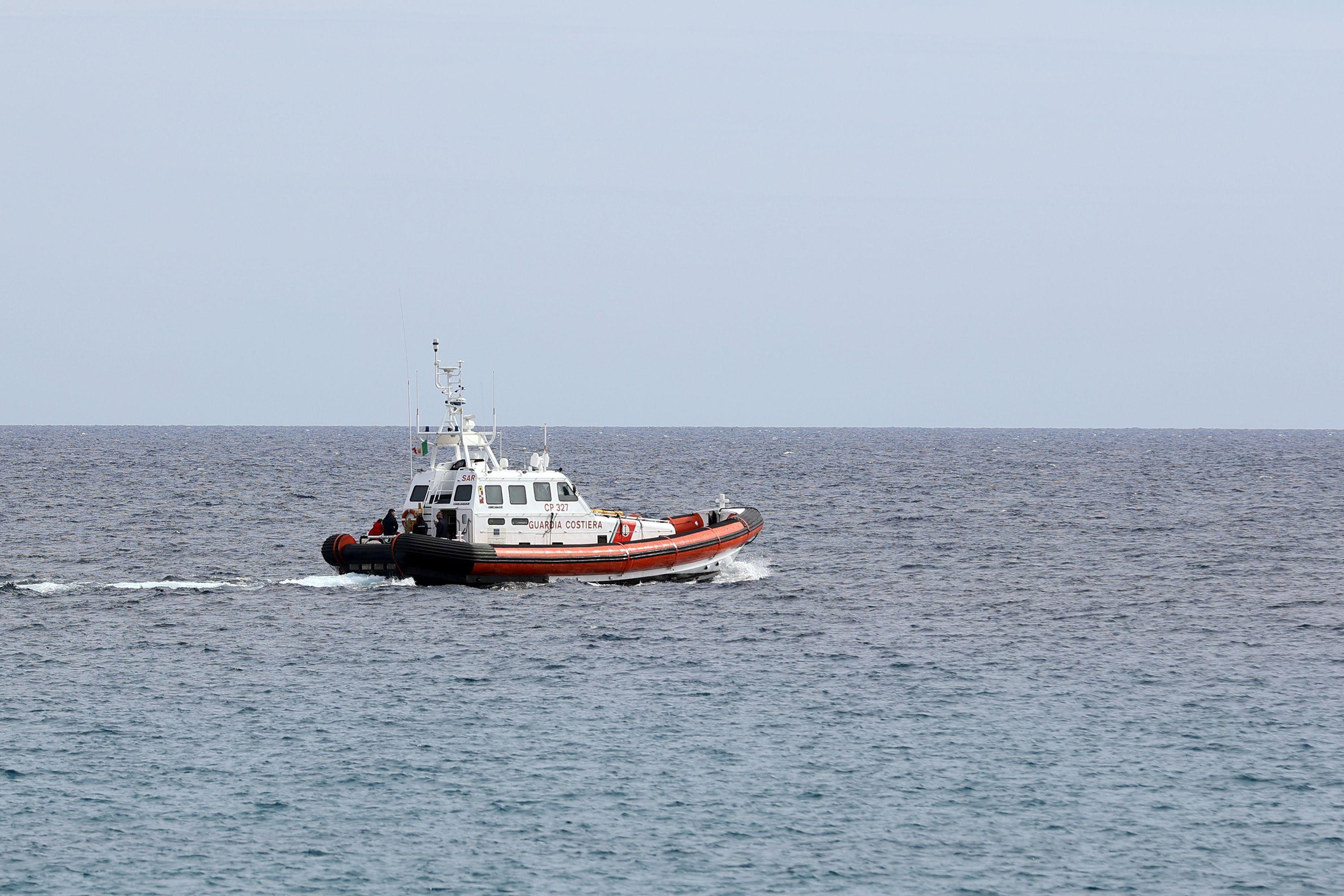 Maltempo - barca a vela affonda nel palermitano: un morto e 6 dispersi