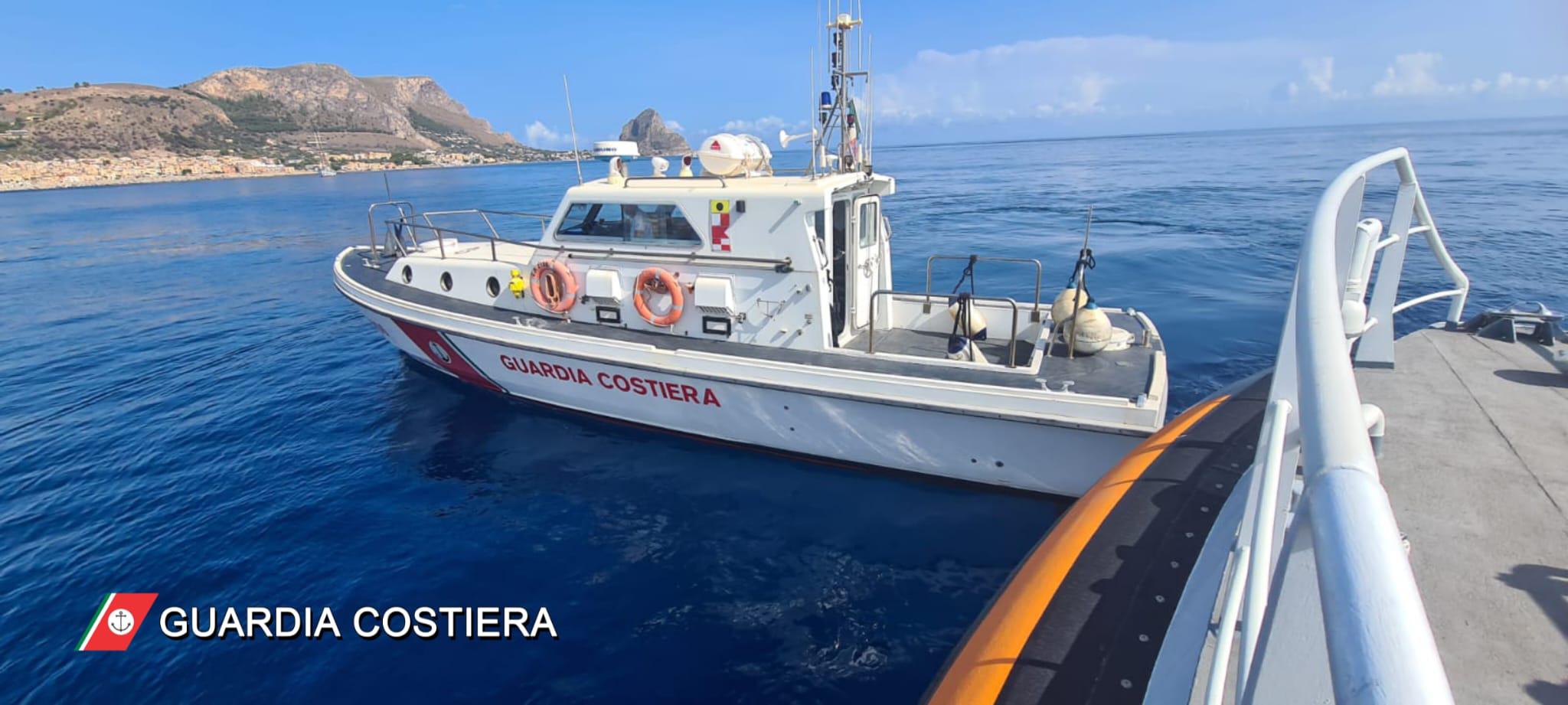 Barca a vela affonda nel palermitano - un morto e 6 dispersi