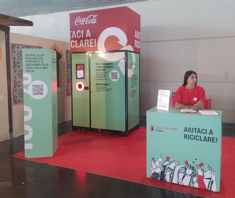 Al Meeting di Rimini Coca-Cola Hbc Italia porta i compattatori per incentivare al riciclo