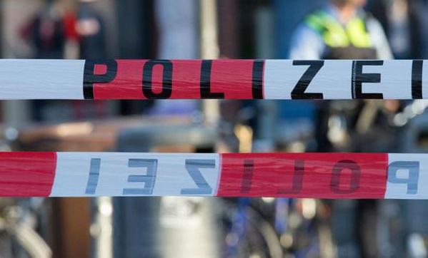 Attacco con coltello a Solingen - uccide tre persone e fugge: in Germania è caccia all