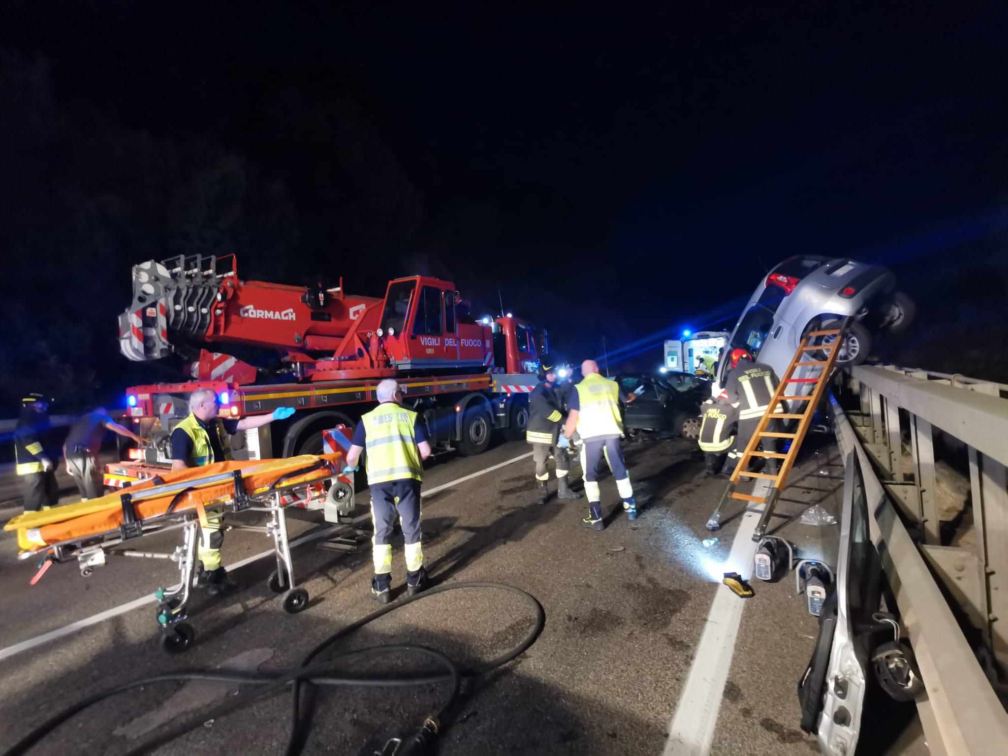 Incidente nel Frusinate - scontro frontale tra due auto: morto 21enne - 2 feriti gravi