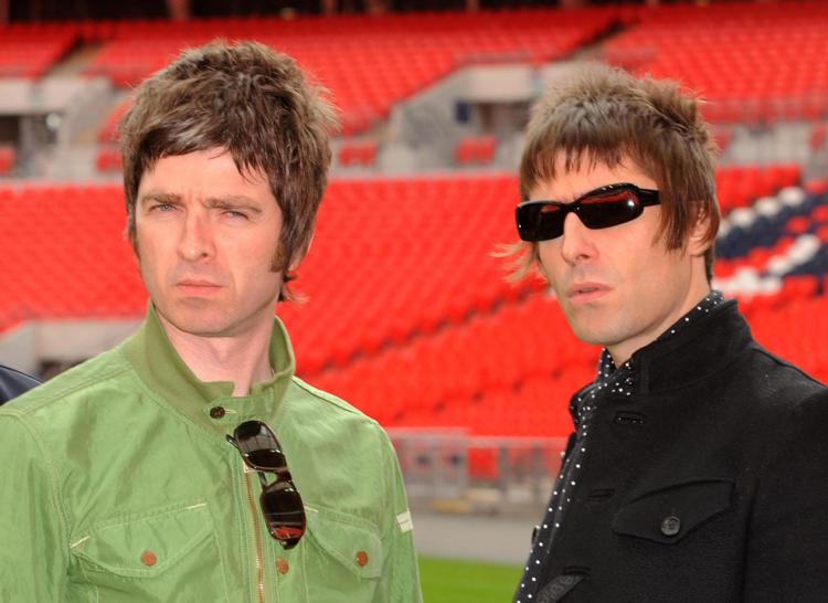 Noel e Liam Gallagher al Wembley Stadium di Londra nel 2008 - Agenzia Fotogramma / Ipa