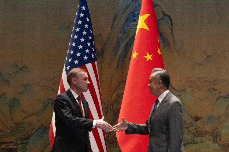 Jake Sullivan e Wang Yi (Afp)