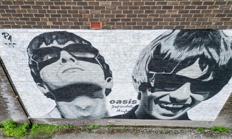 Un nuovo murales a Manchester dedicato agli Oasis in occasione della loro reunion - Agenzia Fotogramma