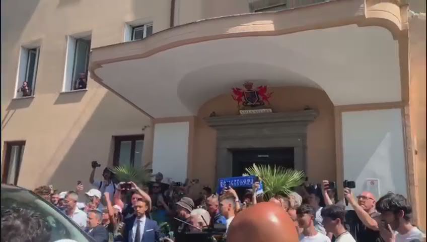 Lukaku al Napoli - tifosi in delirio per le visite mediche 