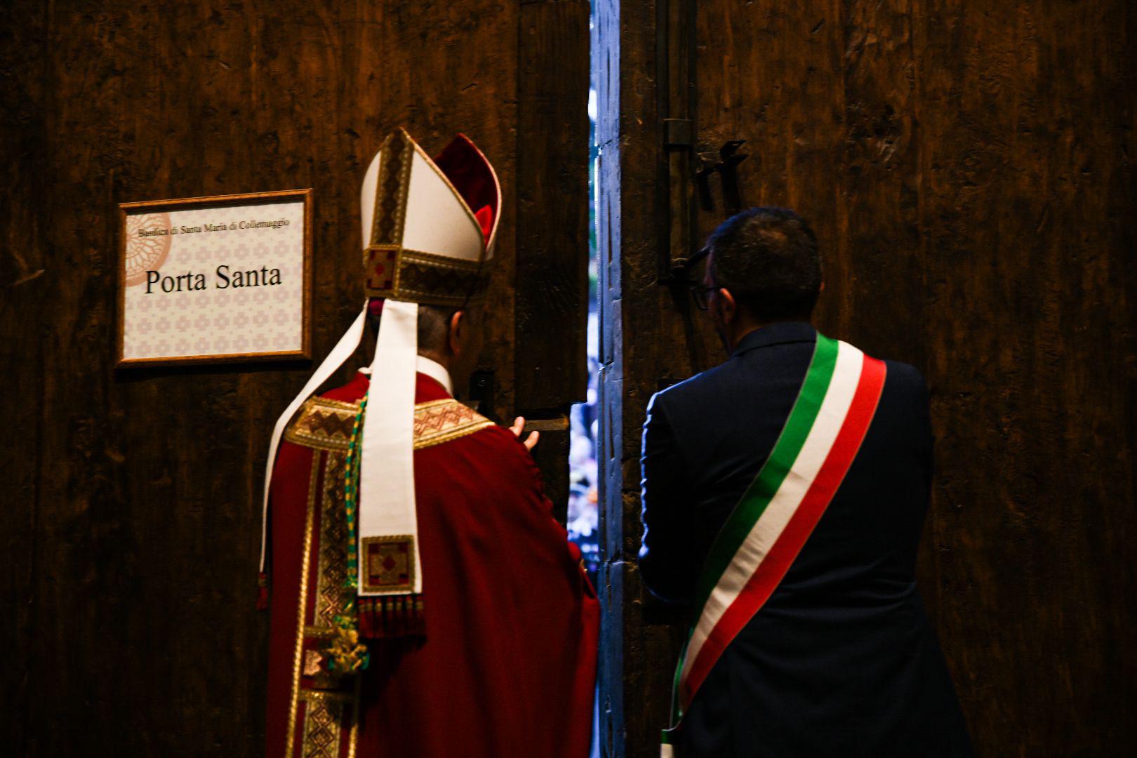 Perdonanza - chiusa Porta Santa - il sindaco: L