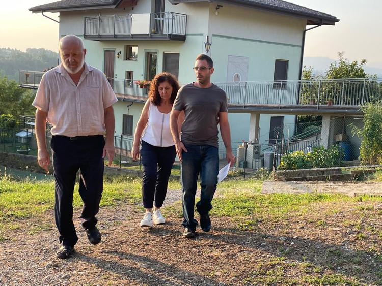 Sergio Ruocco con i genitori di Sharon Verzeni