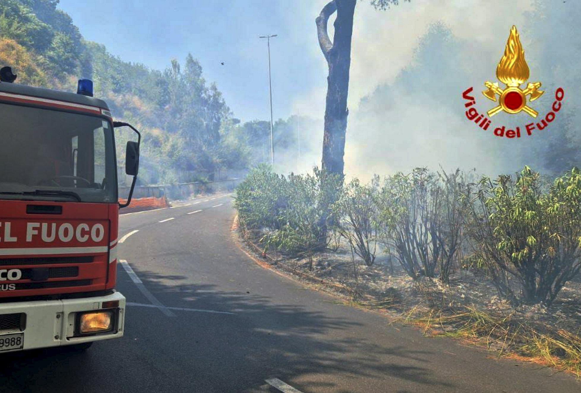 Roma - nuovo incendio a Monte Carnevale