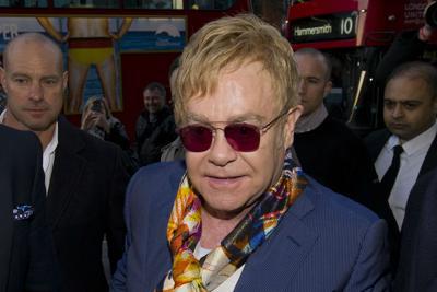 Elton John: Ho avuto una grave infezione ad un occhio - ci vedo poco