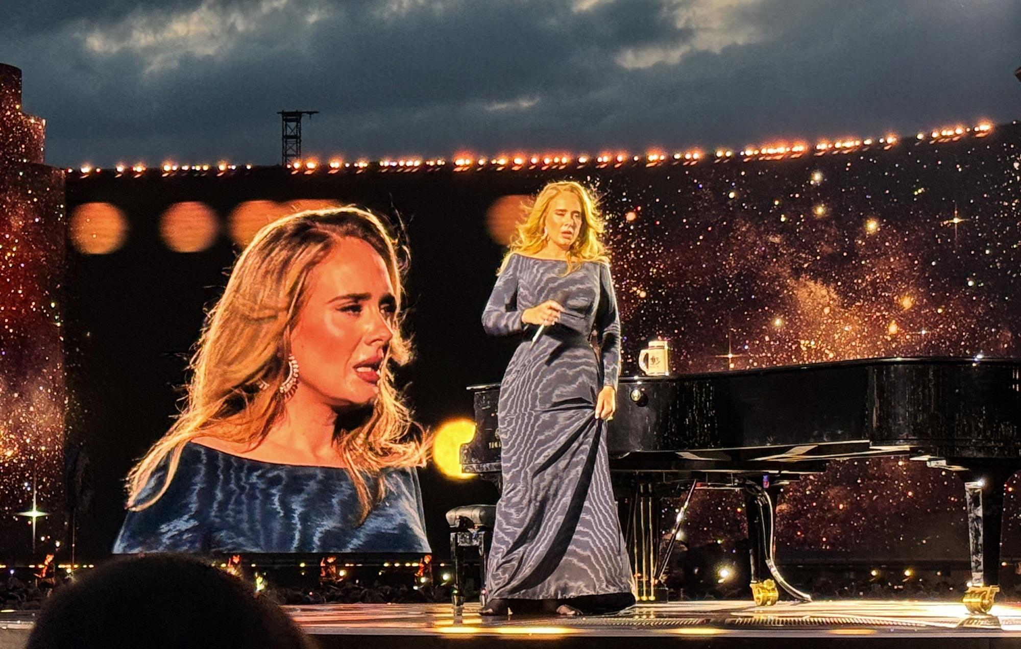 Adele si prende una pausa dai concerti: Voglio vivere la mia vita