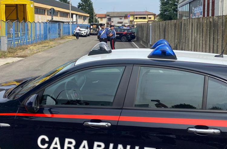 Carabinieri sul luogo del delitto a Cernusco sul Naviglio. Foto Adnkronos