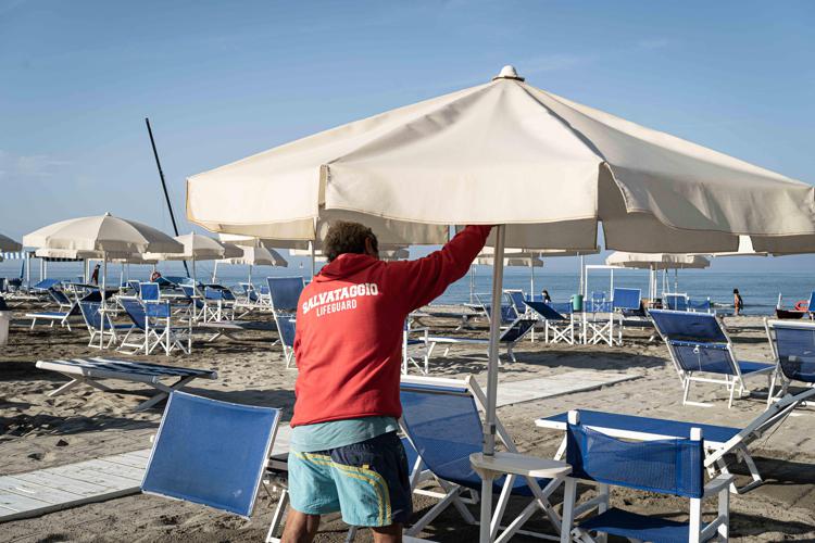 Un bagnino a Lido di Camaiore (Lucca)