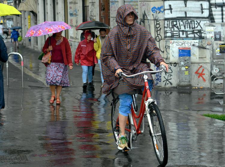 Pioggia e temporali in città (Fotogramma/Ipa)