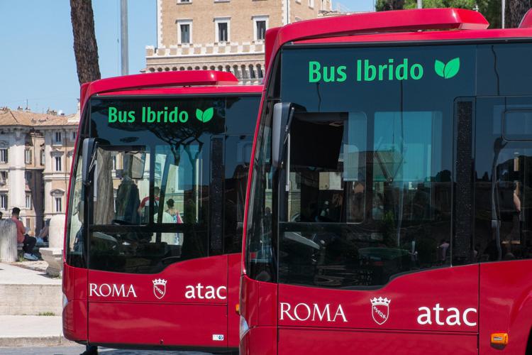 Autobus a Roma (Fotogramma/Ipa)