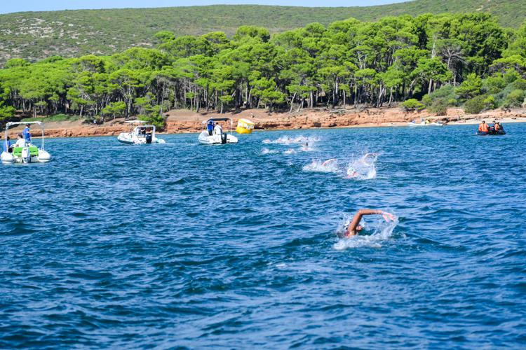 Un momento della 10km, di fronte all'oasi naturale di Porto Conte