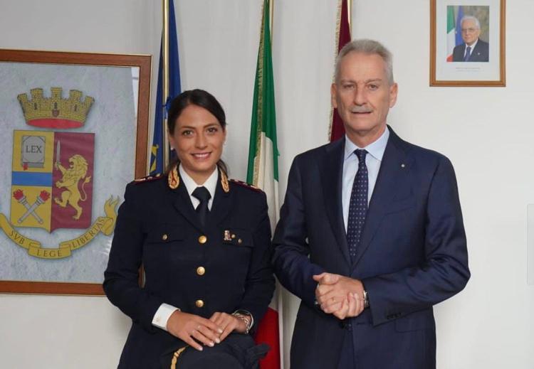 (Vanessa Pellegrino Monti con il Questore)