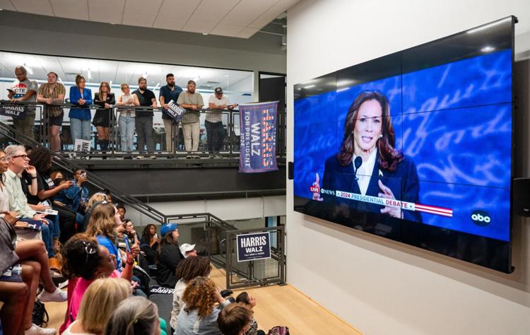 Kamala Harris in tv durante il dibattito contro Trump - Afp